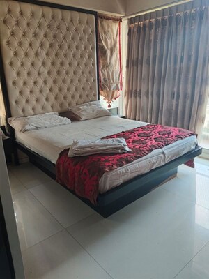 Bedroom in 3 BHK Apartment at Divine Elegant Orchid, Santacruz West – for Rent