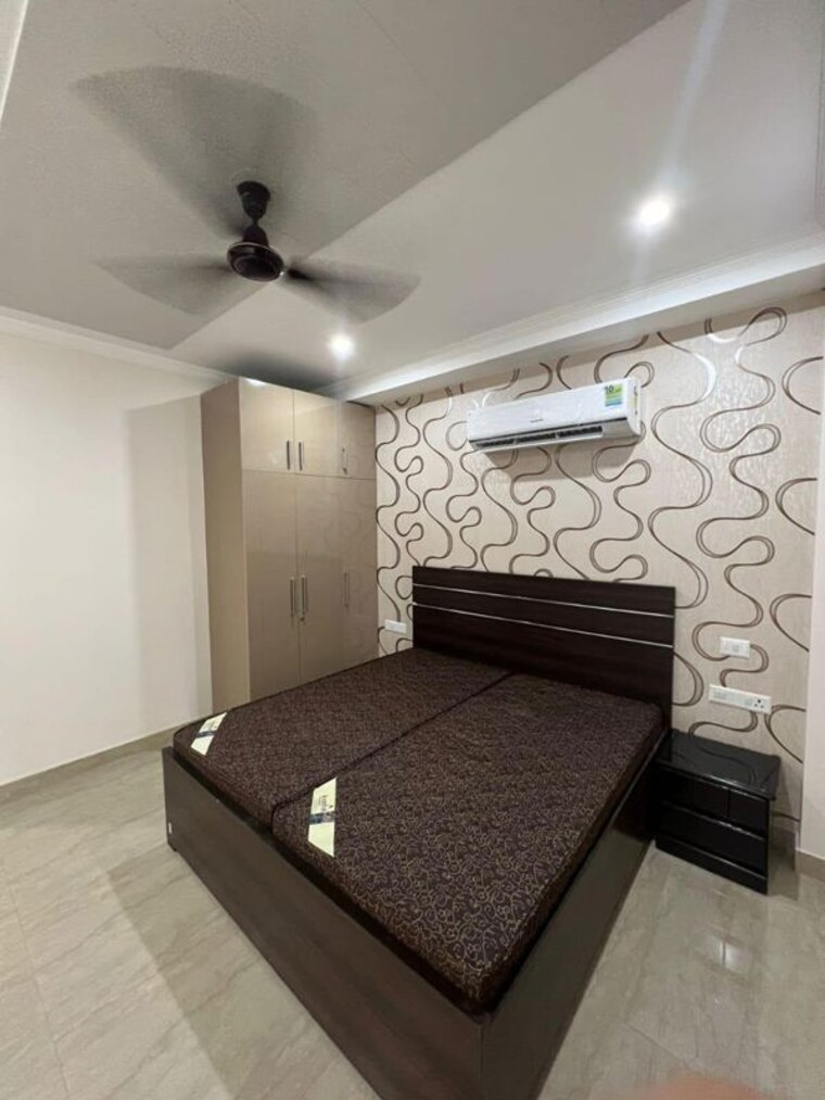 Bedroom, sector 52 2 Bedroom 150 Sq.Yd. Builder Floor In Sector 52 Gurgaon 10634227