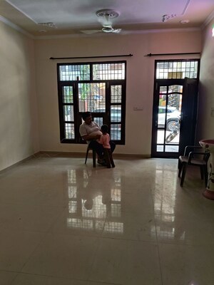 Room in 3 BHK Builder Floor at Gazipur – for Rent