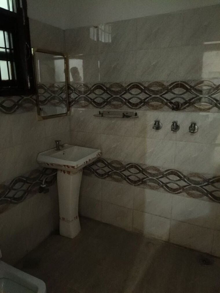 Bathroom, gazipur 3 Bedroom 1100 Sq.Ft. Builder Floor In Gazipur Zirakpur 10634226