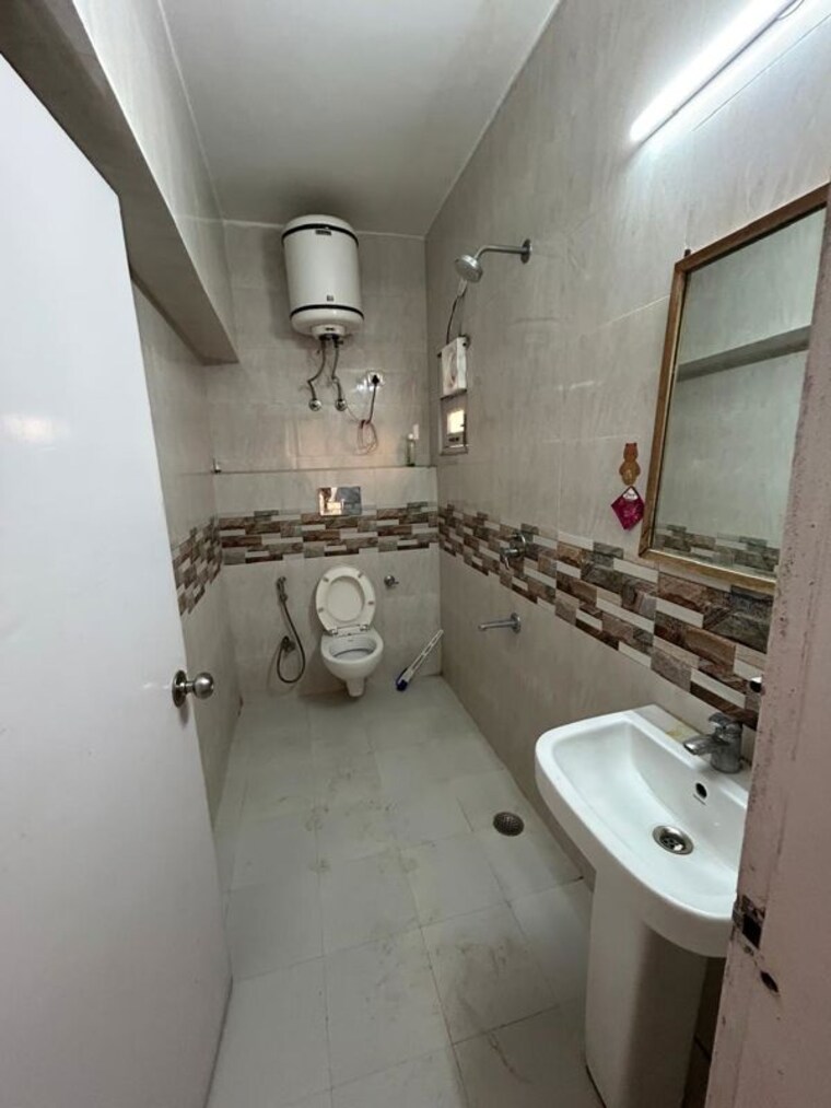 Bathroom, vasant kunj 3 Bedroom 1500 Sq.Ft. Apartment In Vasant Kunj Delhi 10634242