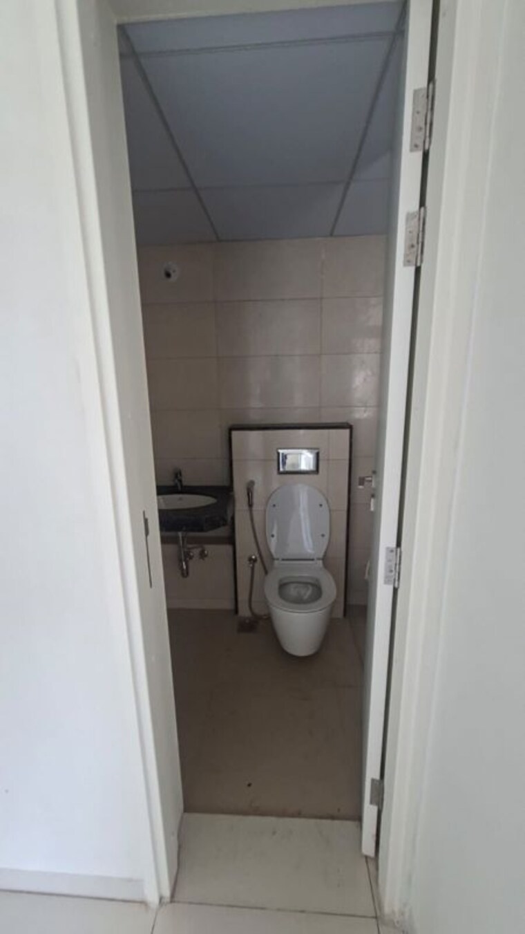 Bathroom, godrej-park-ridge 3 Bedroom 1100 Sq.Ft. Apartment In Manjari Pune 10634281
