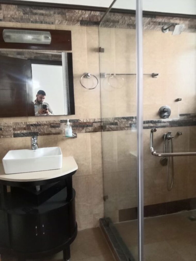 Bathroom, orchid-petals 3.5 Bedroom 2061 Sq.Ft. Apartment In Sector 49 Gurgaon 10634323