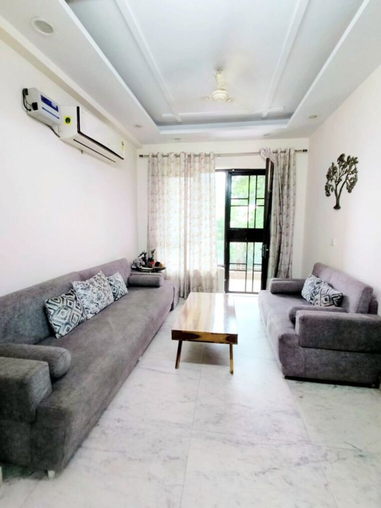 Living Room, sector 51 3 Bedroom 240 Sq.Yd. Builder Floor In Sector 51 Gurgaon 10634423