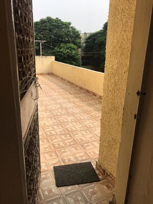 Balcony in 1 BHK Apartment at Arun Vihar Sector 37, Sector 37 – for Rent