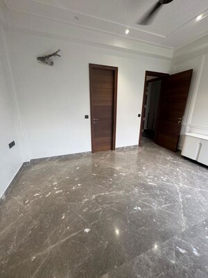 Room in 3 BHK Builder Floor at Janakpuri – for Sale