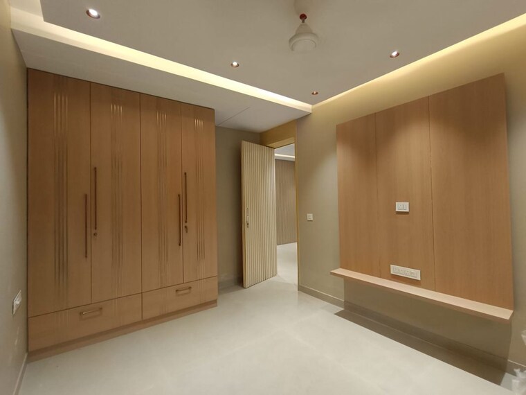 Room, janakpuri 3 Bedroom 140 Sq.Yd. Apartment In Janakpuri Delhi 10634493
