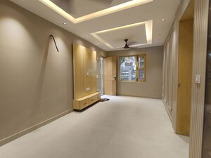 Room in 3 BHK Apartment at Janakpuri – for Rent