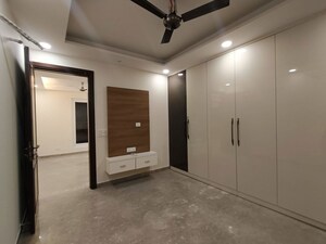Room in 4 BHK Builder Floor at Janakpuri – for Rent