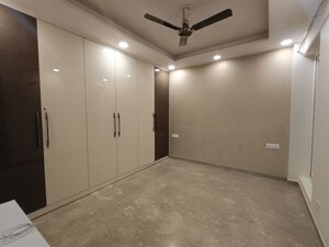 Room in 4 BHK Builder Floor at Janakpuri – for Rent