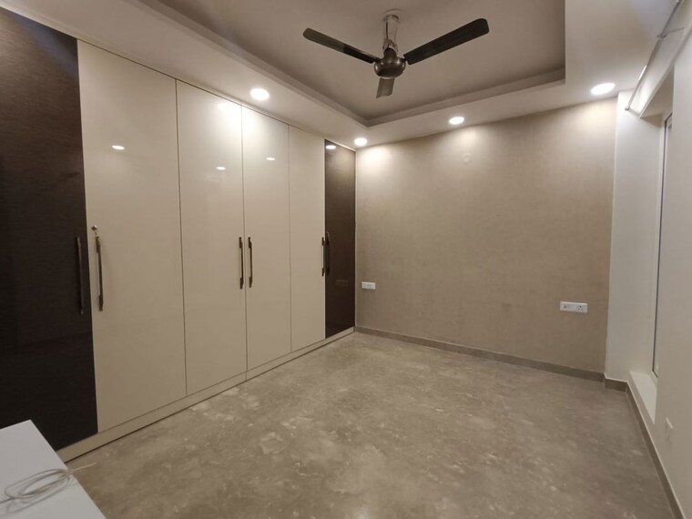 Room, janakpuri 4 Bedroom 325 Sq.Yd. Builder Floor In Janakpuri Delhi 10634505