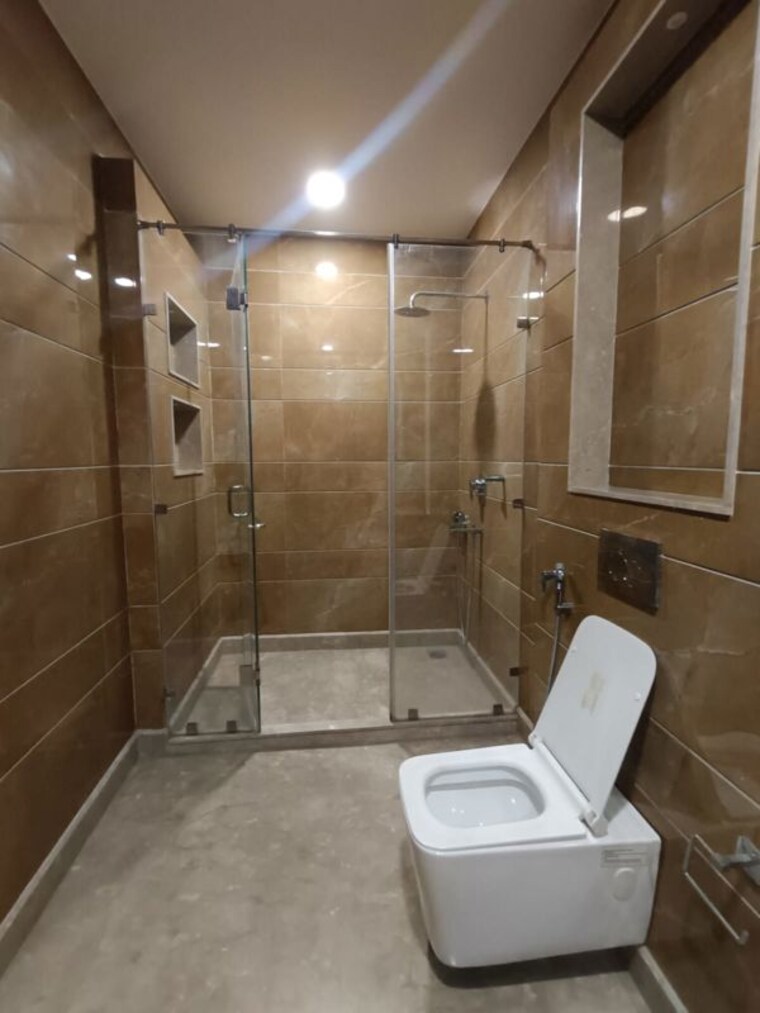 Bathroom, janakpuri 4 Bedroom 325 Sq.Yd. Builder Floor In Janakpuri Delhi 10634505