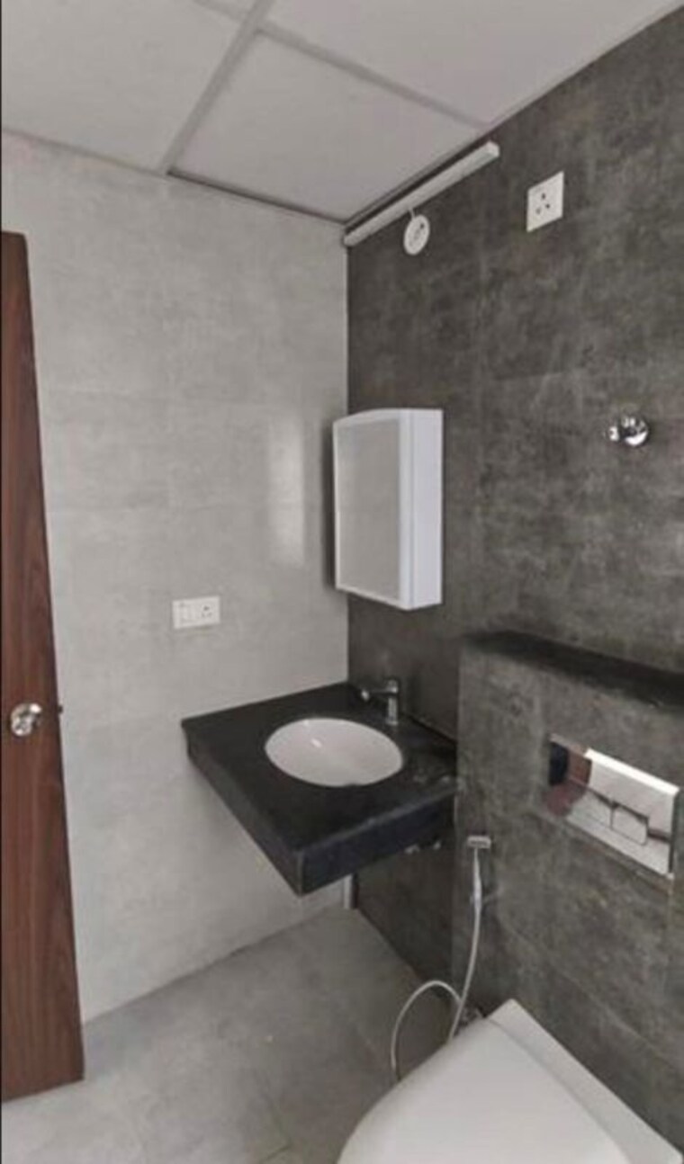 Bathroom, hero-homes-gurgaon 2 Bedroom 1099 Sq.Ft. Apartment In Sector 104 Gurgaon 10634520