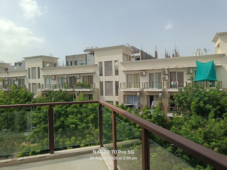 Balcony, bptp-astaire-gardens 4 Bedroom 350 Sq.Yd. Builder Floor In Sector 70a Gurgaon 10634524