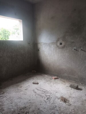 Room in 2 BHK Apartment at Alkapuri – for Sale