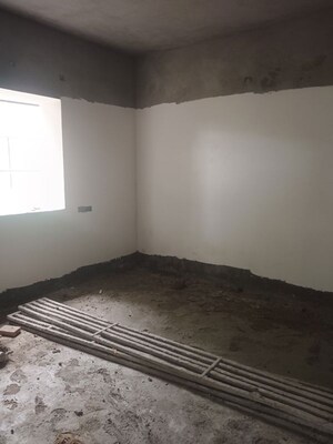 Room in 2 BHK Apartment at Alkapuri – for Sale