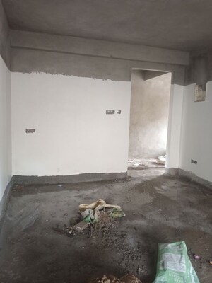 Room in 2 BHK Apartment at Alkapuri – for Sale