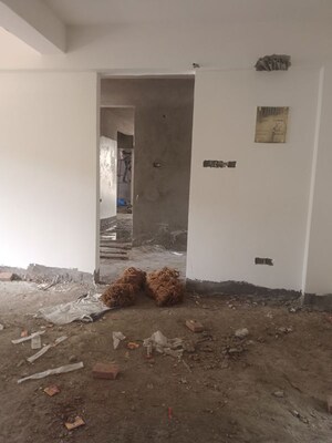 Room in 3 BHK Apartment at Alkapuri – for Sale