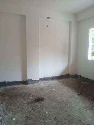 Room in 3 BHK Apartment at Alkapuri – for Sale