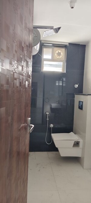 Bathroom in 2 BHK Apartment at Halasuru – for Rent