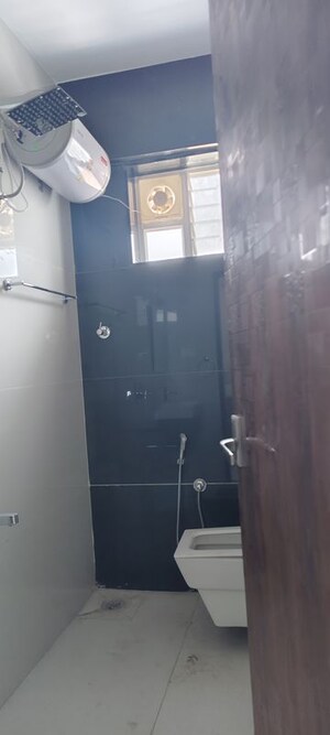 Bathroom in 2 BHK Apartment at Halasuru – for Rent