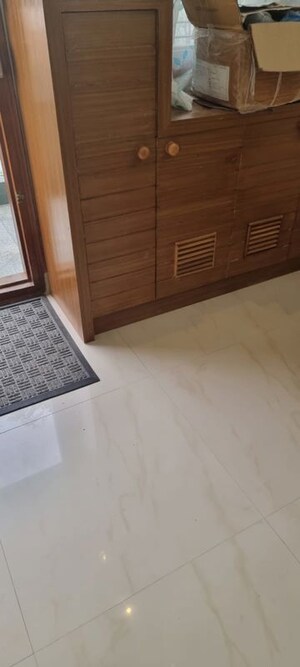 Room in 2 BHK Apartment at Defence Colony – for Rent