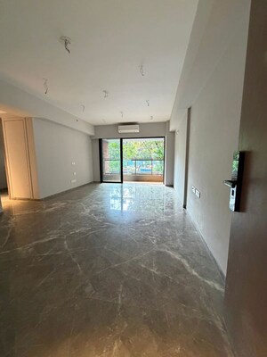 Room in 3 BHK Apartment at Rustomjee Ashiana, Juhu – for Rent
