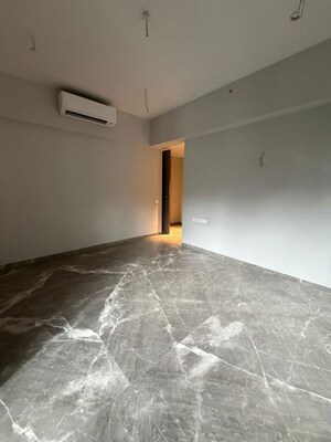 Room in 3 BHK Apartment at Rustomjee Ashiana, Juhu – for Rent