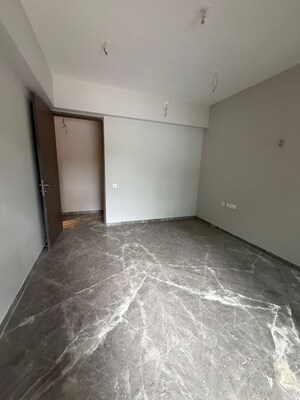 Room in 3 BHK Apartment at Rustomjee Ashiana, Juhu – for Rent
