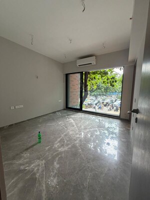 Room in 3 BHK Apartment at Rustomjee Ashiana, Juhu – for Rent