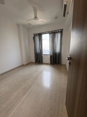 Room in 2 BHK Apartment at Lodha The Park, Worli – for Rent