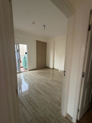 Bathroom in 2.5 BHK Apartment at Amrapali Silicon City, Sector 76 – for Sale