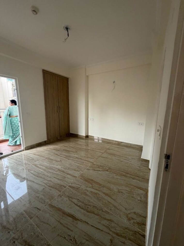 Bathroom, amrapali-silicon-city 2.5 Bedroom 1180 Sq.Ft. Apartment In Sector 76 Noida 10634594