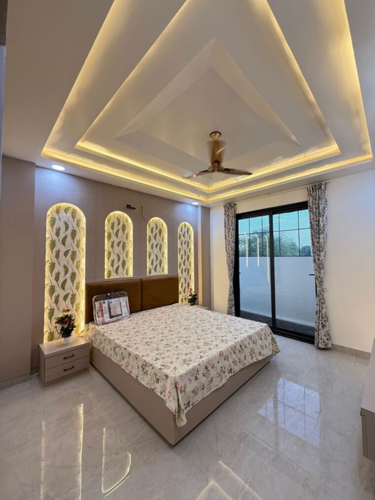 Bedroom, hauz khas enclave 4 Bedroom 300 Sq.Yd. Builder Floor In Hauz Khas Enclave Delhi 10634601