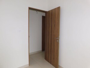 Room in 1.5 BHK Apartment at SD Siennaa Wing D, Kandivali East – for Sale