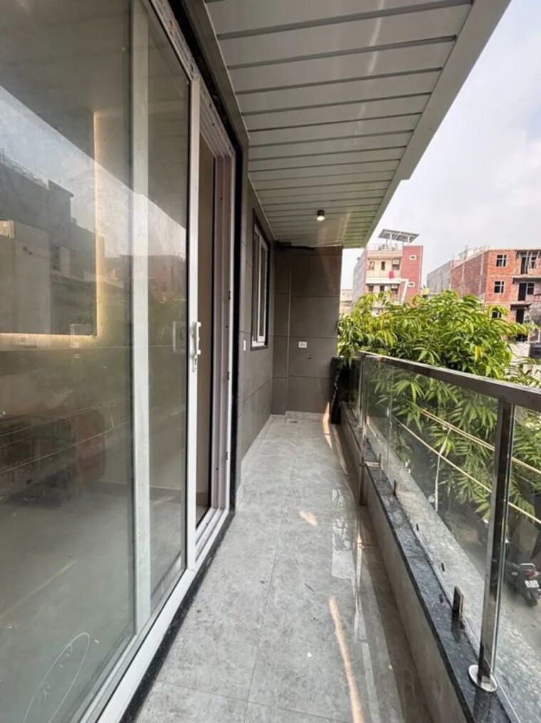 Balcony, chittaranjan park 3 Bedroom 160 Sq.Yd. Builder Floor In Chittaranjan Park Delhi 10634611