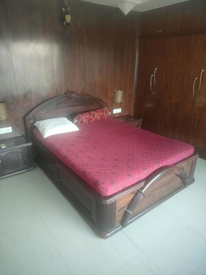 Bedroom in 2 BHK Apartment at Manish Nagar Shopping Centre, Andheri West – for Rent
