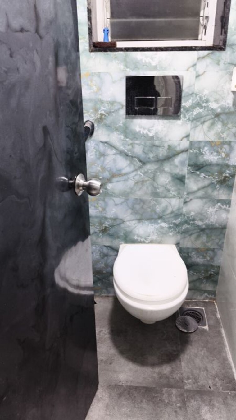 Bathroom, mahim 1 Bedroom 550 Sq.Ft. Apartment In Mahim Mumbai 10634621