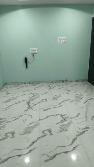 Room in 1 BHK Apartment at Mahim – for Rent