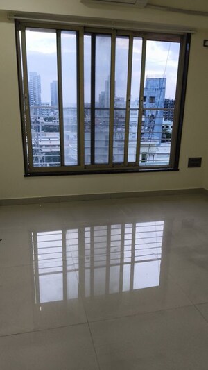 Room in 2 BHK Apartment at Mahim West – for Rent