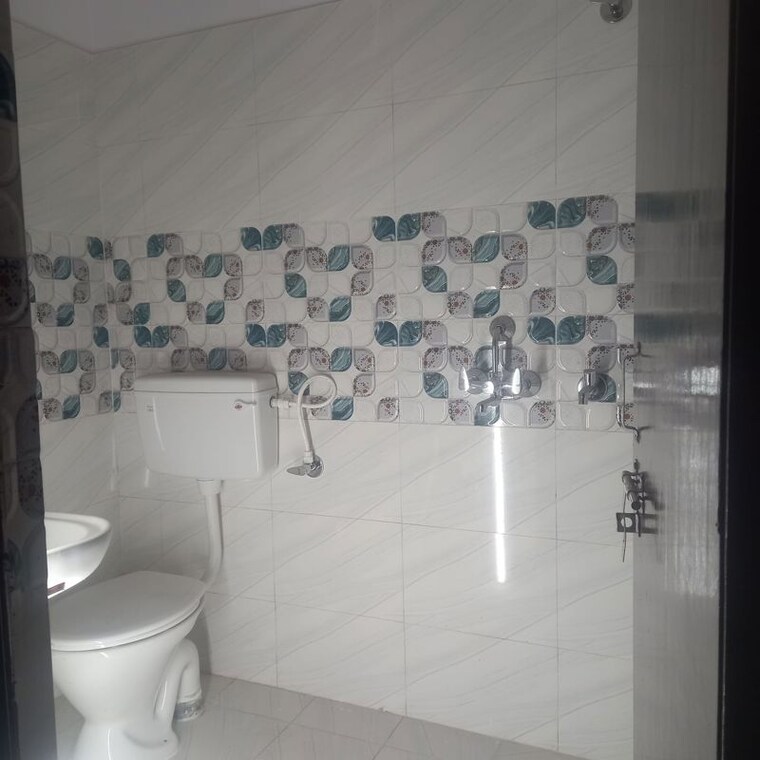 Bathroom, sadhana-vijay-orc 1.5 Bedroom 500 Sq.Ft. Apartment In Viraj Khand Lucknow 10634652