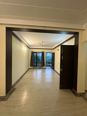 Room in 3 BHK Builder Floor at Palam Vihar – for Rent