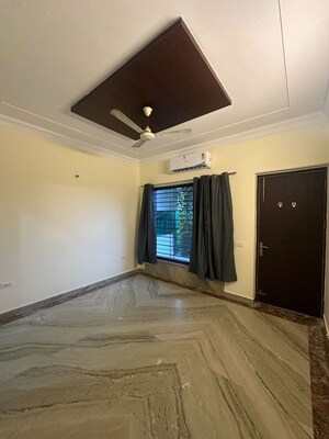 Bedroom in 3 BHK Builder Floor at Palam Vihar – for Rent