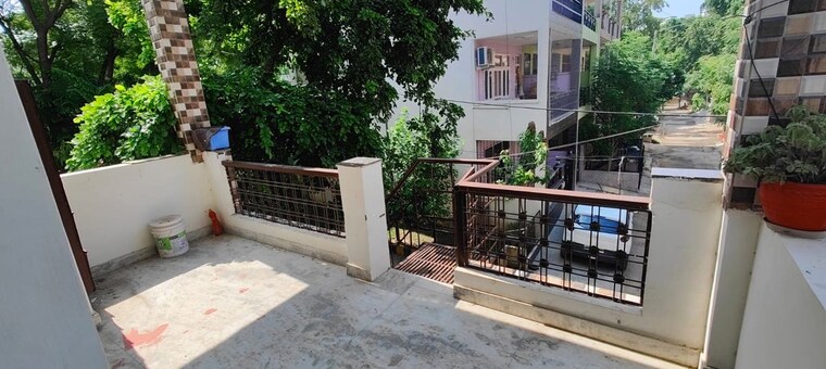 Balcony, palam vihar 1 Bedroom 66 Sq.Yd. Builder Floor In Palam Vihar Gurgaon 10634685