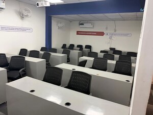 Team Area in  Office Space in IT/SEZ at Sector 16 – for Rent