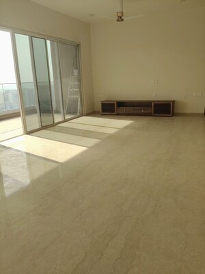 Room in 4 BHK Apartment at Kalpataru Vista, Sector 128 – for Rent