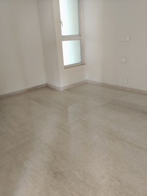 Room in 4 BHK Apartment at Kalpataru Vista, Sector 128 – for Rent