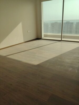 Room in 4 BHK Apartment at Kalpataru Vista, Sector 128 – for Rent