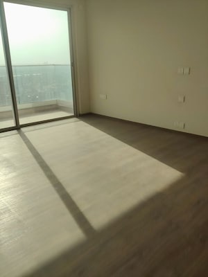 Room in 4 BHK Apartment at Kalpataru Vista, Sector 128 – for Rent