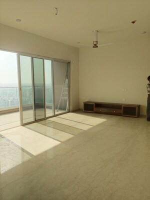 Room in 4 BHK Apartment at Kalpataru Vista, Sector 128 – for Rent